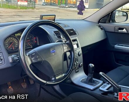 Черный Вольво В50, объемом двигателя 1.6 л и пробегом 243 тыс. км за 8200 $, фото 5 на Automoto.ua