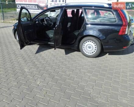 Черный Вольво В50, объемом двигателя 1.6 л и пробегом 223 тыс. км за 7500 $, фото 4 на Automoto.ua