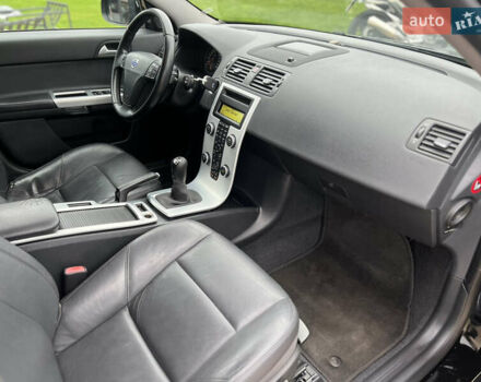 Черный Вольво В50, объемом двигателя 1.6 л и пробегом 244 тыс. км за 8300 $, фото 23 на Automoto.ua