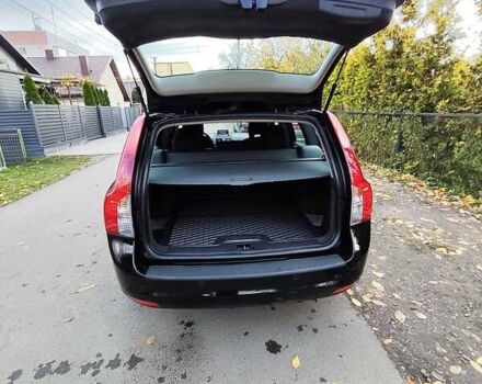 Черный Вольво В50, объемом двигателя 1.6 л и пробегом 236 тыс. км за 8400 $, фото 2 на Automoto.ua