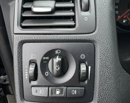 Черный Вольво В50, объемом двигателя 2 л и пробегом 213 тыс. км за 11000 $, фото 37 на Automoto.ua