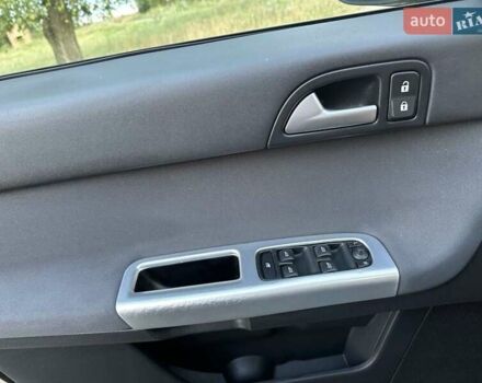 Черный Вольво В50, объемом двигателя 1.6 л и пробегом 232 тыс. км за 7600 $, фото 46 на Automoto.ua