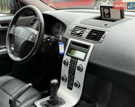 Черный Вольво В50, объемом двигателя 1.6 л и пробегом 244 тыс. км за 8850 $, фото 87 на Automoto.ua