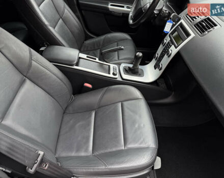 Черный Вольво В50, объемом двигателя 1.6 л и пробегом 244 тыс. км за 8850 $, фото 84 на Automoto.ua