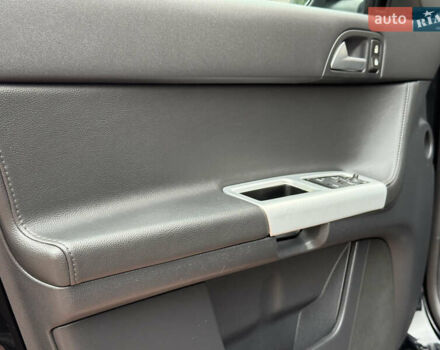 Черный Вольво В50, объемом двигателя 1.6 л и пробегом 244 тыс. км за 8850 $, фото 69 на Automoto.ua