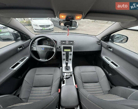 Черный Вольво В50, объемом двигателя 2 л и пробегом 200 тыс. км за 11300 $, фото 32 на Automoto.ua