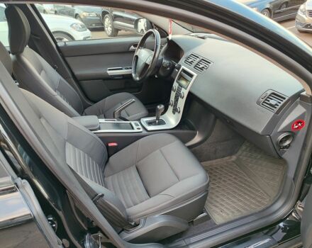 Черный Вольво В50, объемом двигателя 2 л и пробегом 200 тыс. км за 11299 $, фото 10 на Automoto.ua