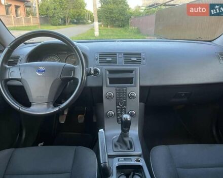 Черный Вольво В50, объемом двигателя 1.6 л и пробегом 237 тыс. км за 9100 $, фото 23 на Automoto.ua