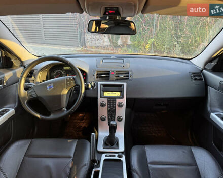 Черный Вольво В50, объемом двигателя 1.6 л и пробегом 259 тыс. км за 7800 $, фото 32 на Automoto.ua