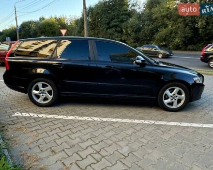 Черный Вольво В50, объемом двигателя 1.56 л и пробегом 235 тыс. км за 8000 $, фото 1 на Automoto.ua