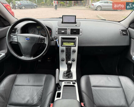 Черный Вольво В50, объемом двигателя 1.6 л и пробегом 244 тыс. км за 8850 $, фото 92 на Automoto.ua