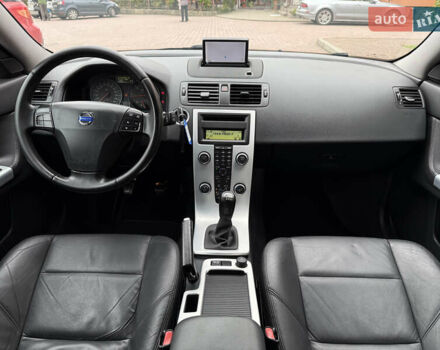 Черный Вольво В50, объемом двигателя 1.6 л и пробегом 244 тыс. км за 8850 $, фото 93 на Automoto.ua