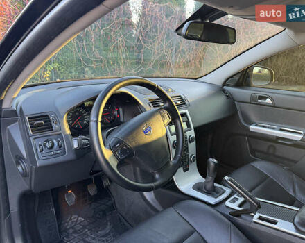 Черный Вольво В50, объемом двигателя 1.6 л и пробегом 259 тыс. км за 7800 $, фото 45 на Automoto.ua