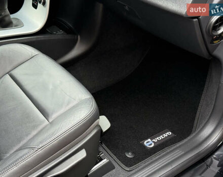 Черный Вольво В50, объемом двигателя 1.6 л и пробегом 244 тыс. км за 8850 $, фото 89 на Automoto.ua