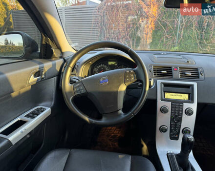 Черный Вольво В50, объемом двигателя 1.6 л и пробегом 259 тыс. км за 7800 $, фото 33 на Automoto.ua