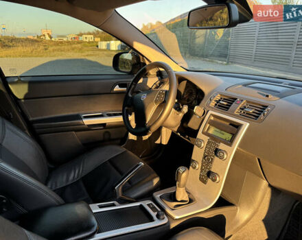 Черный Вольво В50, объемом двигателя 1.6 л и пробегом 259 тыс. км за 7800 $, фото 3 на Automoto.ua