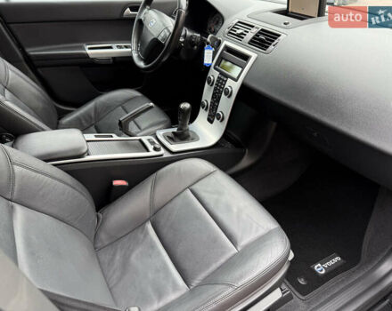 Черный Вольво В50, объемом двигателя 1.6 л и пробегом 244 тыс. км за 8850 $, фото 83 на Automoto.ua