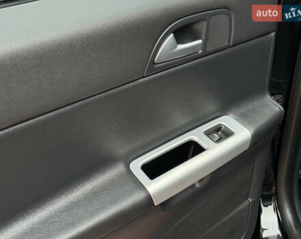 Черный Вольво В50, объемом двигателя 1.6 л и пробегом 244 тыс. км за 8850 $, фото 75 на Automoto.ua