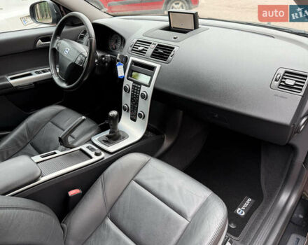 Черный Вольво В50, объемом двигателя 1.6 л и пробегом 244 тыс. км за 8850 $, фото 86 на Automoto.ua