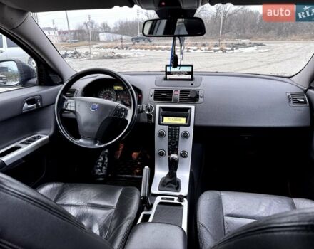 Черный Вольво В50, объемом двигателя 1.6 л и пробегом 300 тыс. км за 6600 $, фото 6 на Automoto.ua