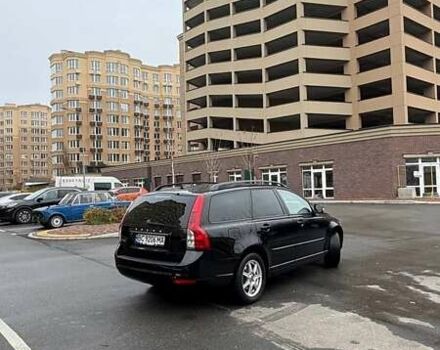 Черный Вольво В50, объемом двигателя 1.6 л и пробегом 320 тыс. км за 7800 $, фото 2 на Automoto.ua