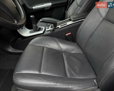 Черный Вольво В50, объемом двигателя 1.6 л и пробегом 244 тыс. км за 8850 $, фото 42 на Automoto.ua