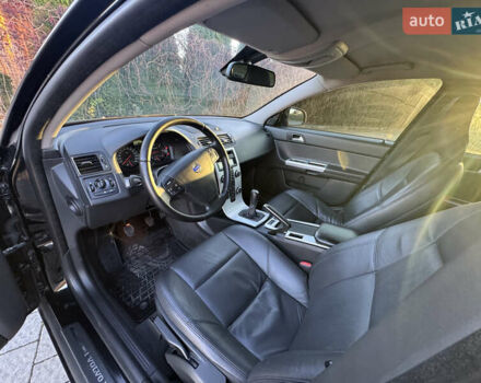 Черный Вольво В50, объемом двигателя 1.6 л и пробегом 259 тыс. км за 7800 $, фото 44 на Automoto.ua