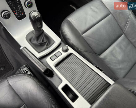 Черный Вольво В50, объемом двигателя 1.6 л и пробегом 244 тыс. км за 8850 $, фото 62 на Automoto.ua