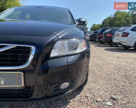 Чорний Вольво V50, об'ємом двигуна 2 л та пробігом 215 тис. км за 8300 $, фото 2 на Automoto.ua