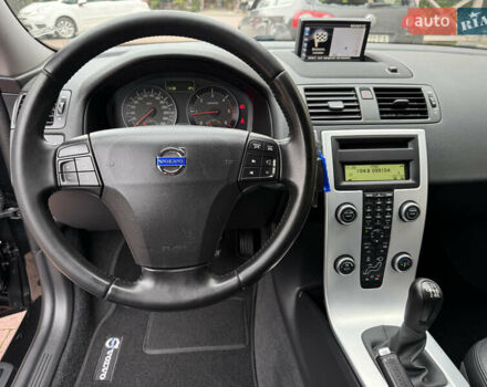 Черный Вольво В50, объемом двигателя 1.6 л и пробегом 244 тыс. км за 8850 $, фото 47 на Automoto.ua