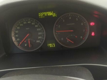 Черный Вольво В50, объемом двигателя 1.8 л и пробегом 240 тыс. км за 4500 $, фото 1 на Automoto.ua