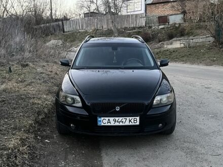 Черный Вольво В50, объемом двигателя 1.6 л и пробегом 370 тыс. км за 3750 $, фото 1 на Automoto.ua