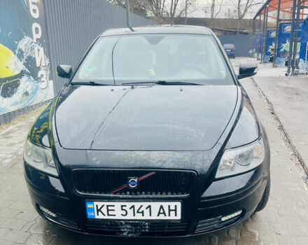 Черный Вольво В50, объемом двигателя 1.8 л и пробегом 353 тыс. км за 4400 $, фото 1 на Automoto.ua
