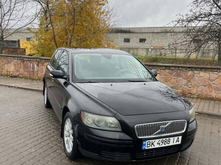 Черный Вольво В50, объемом двигателя 2 л и пробегом 300 тыс. км за 4000 $, фото 1 на Automoto.ua