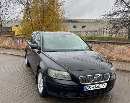 Черный Вольво В50, объемом двигателя 2 л и пробегом 300 тыс. км за 4000 $, фото 1 на Automoto.ua