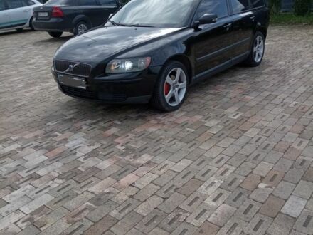 Черный Вольво В50, объемом двигателя 1 л и пробегом 300 тыс. км за 4500 $, фото 1 на Automoto.ua