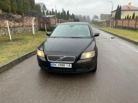 Чорний Вольво V50, об'ємом двигуна 2 л та пробігом 300 тис. км за 4900 $, фото 1 на Automoto.ua