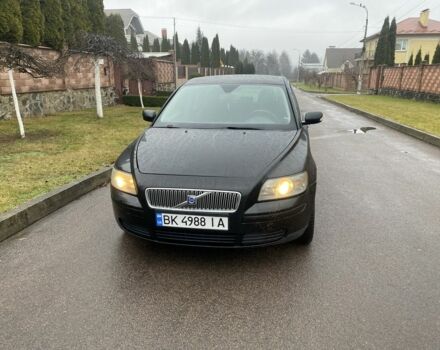 Черный Вольво В50, объемом двигателя 2 л и пробегом 300 тыс. км за 4900 $, фото 1 на Automoto.ua
