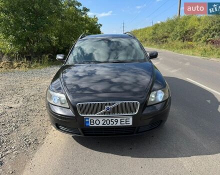 Черный Вольво В50, объемом двигателя 1.6 л и пробегом 348 тыс. км за 5300 $, фото 1 на Automoto.ua