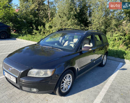 Черный Вольво В50, объемом двигателя 1.56 л и пробегом 397 тыс. км за 4600 $, фото 1 на Automoto.ua