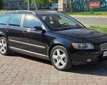 Черный Вольво В50, объемом двигателя 1.56 л и пробегом 215 тыс. км за 5100 $, фото 1 на Automoto.ua