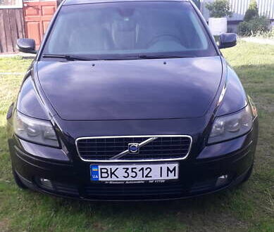 Вольво V50 2006 у Рівному на Automoto.ua Чорний Вольво V50, об'ємом двигуна 2 л та пробігом 299 тис. км за 5250 $, фото 1 на Automoto.ua