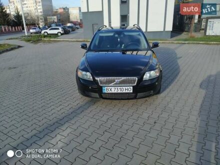 Черный Вольво В50, объемом двигателя 1.8 л и пробегом 330 тыс. км за 4999 $, фото 1 на Automoto.ua