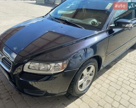 Черный Вольво В50, объемом двигателя 1.6 л и пробегом 283 тыс. км за 6500 $, фото 1 на Automoto.ua