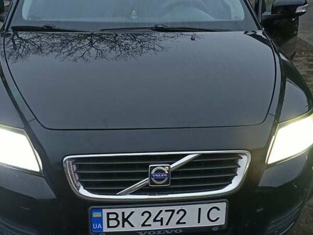 Черный Вольво В50, объемом двигателя 1.6 л и пробегом 223 тыс. км за 6200 $, фото 1 на Automoto.ua