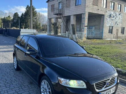 Вольво В50 2008 в Демидовке на Automoto.ua Черный Вольво В50, объемом двигателя 2 л и пробегом 349 тыс. км за 7000 $, фото 1 на Automoto.ua