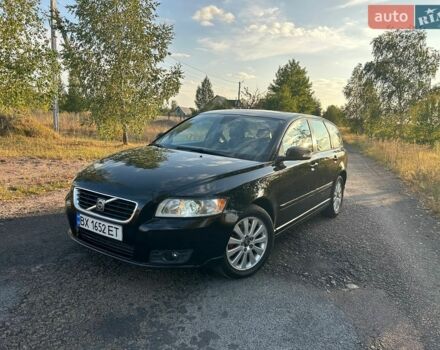 Черный Вольво В50, объемом двигателя 1.56 л и пробегом 265 тыс. км за 5350 $, фото 1 на Automoto.ua