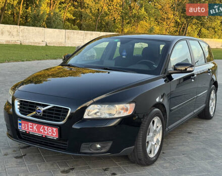 Черный Вольво В50, объемом двигателя 1.8 л и пробегом 243 тыс. км за 6399 $, фото 1 на Automoto.ua