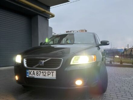 Черный Вольво В50, объемом двигателя 1.6 л и пробегом 300 тыс. км за 5000 $, фото 1 на Automoto.ua