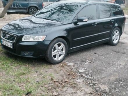 Черный Вольво В50, объемом двигателя 1.6 л и пробегом 250 тыс. км за 7200 $, фото 1 на Automoto.ua